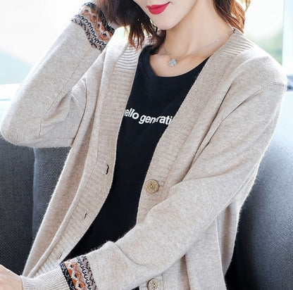 Cardigan Femme à Col V – Élégance & Confort au Quotidien